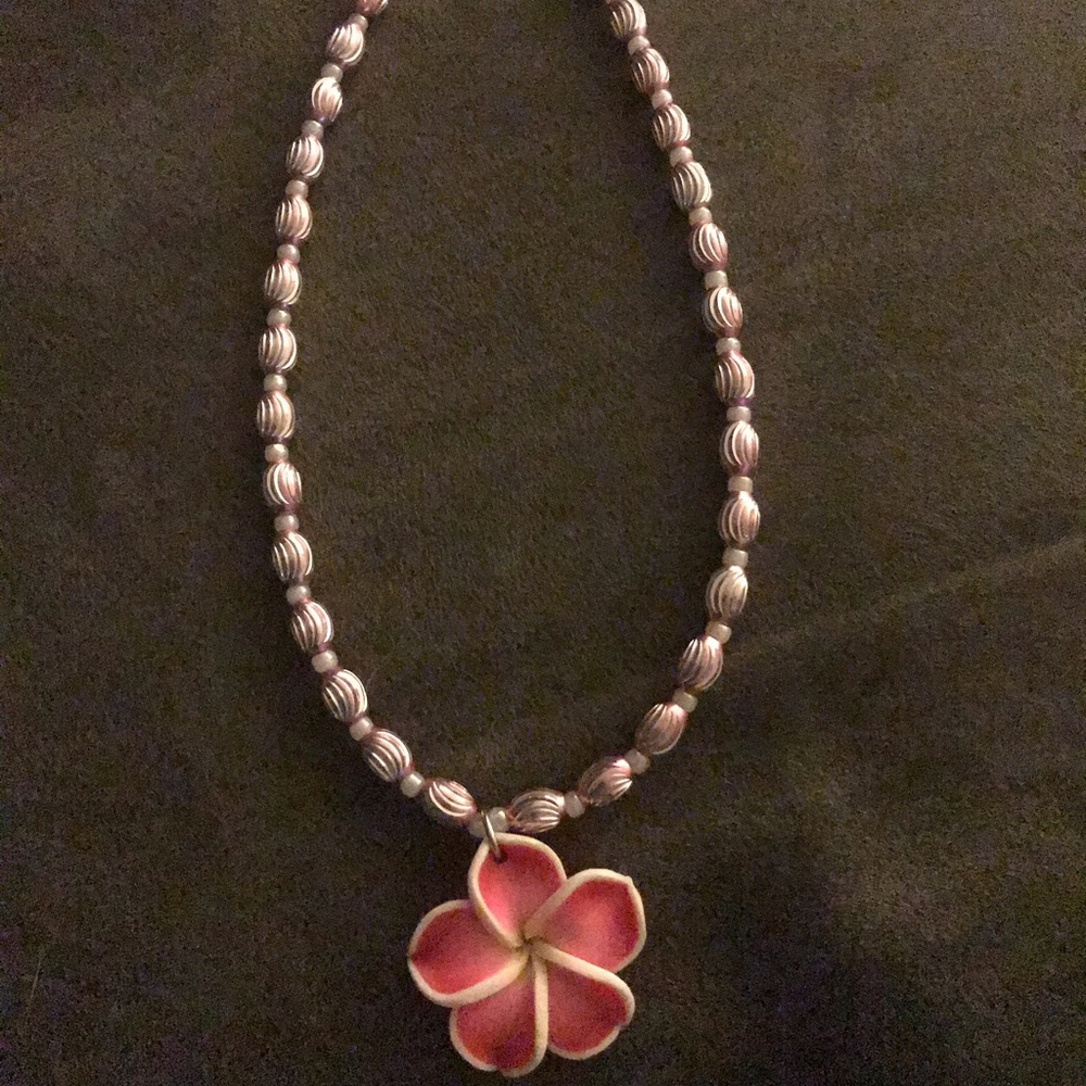 Adorable flower necklace - Picture 1 of 3